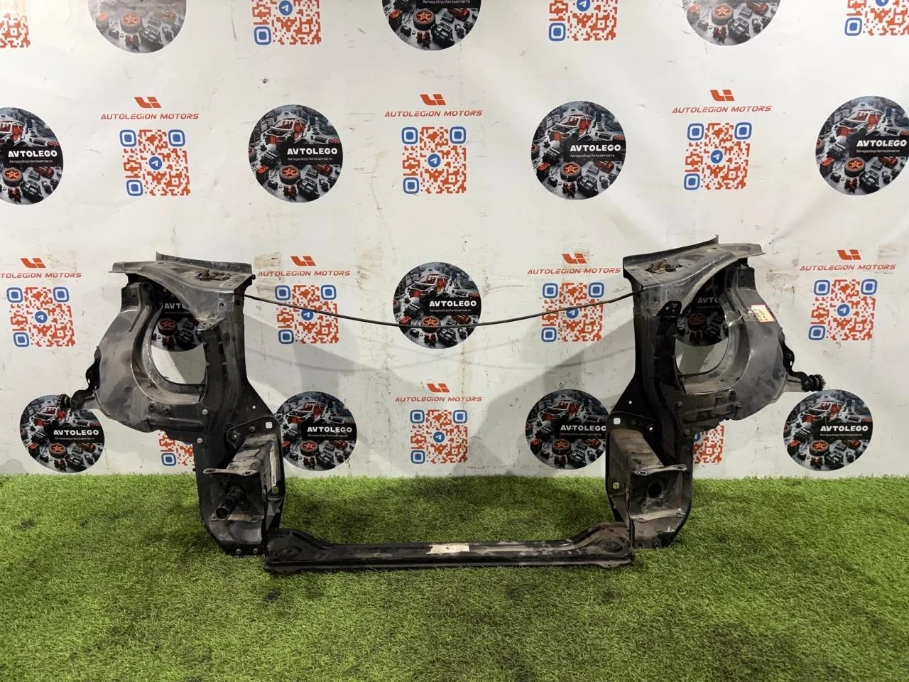 Передняя панель (телевизор) Mercedes benz ML300 2010 W164