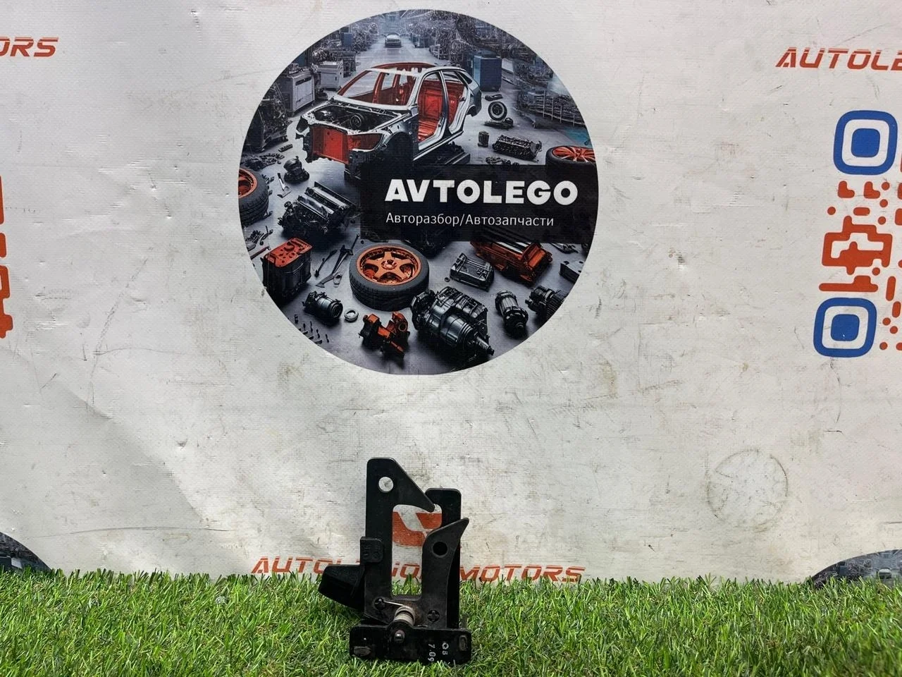 Крючок капота Mercedes benz GLK350 2010 X204