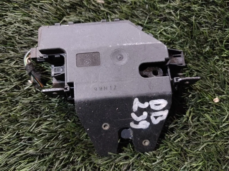 Замок багажника BMW 320D E90