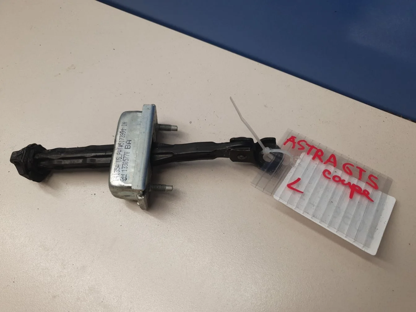 Ограничитель двери передний для Opel Astra J 2009-2017