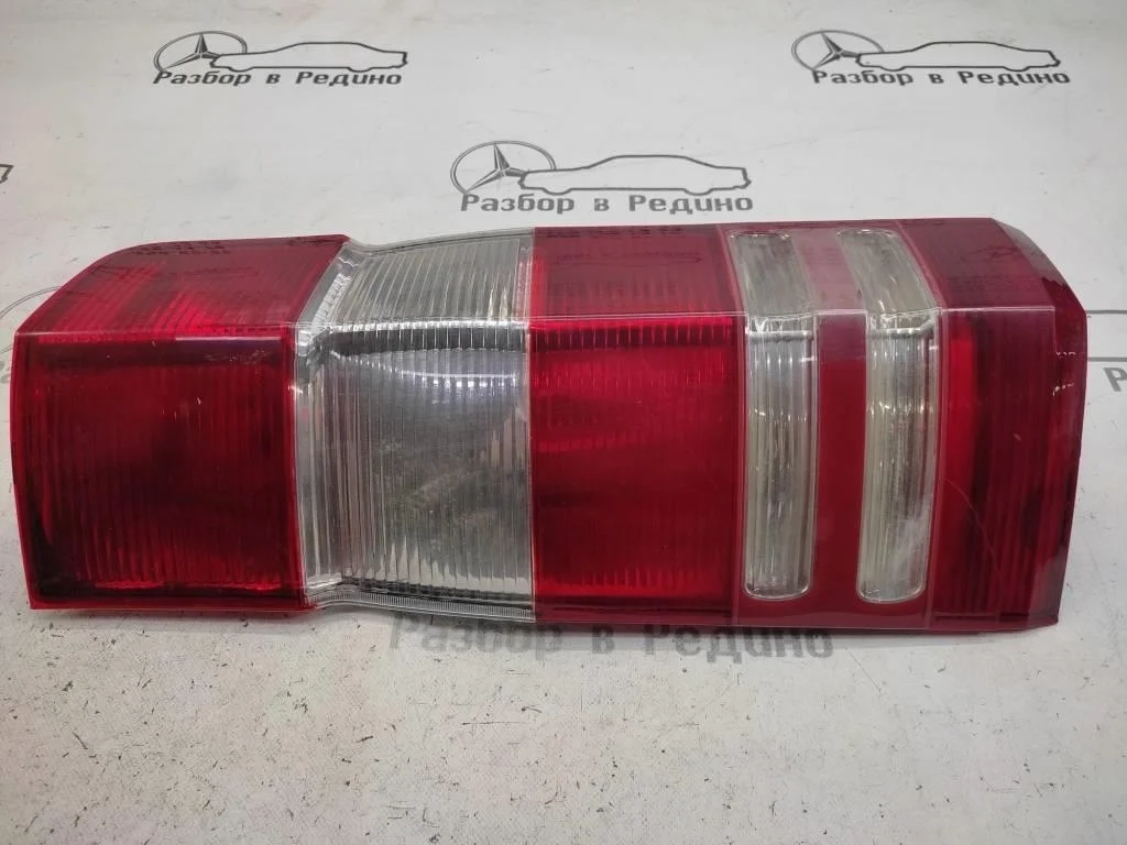 Фонарь задний левый Mercedes-Benz
