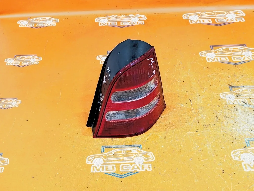 Фонарь задний правый Mercedes-Benz