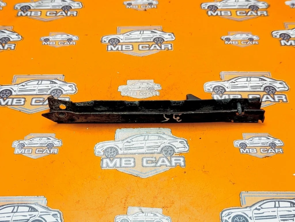 Кронштейн крепления бампера Mercedes-Benz