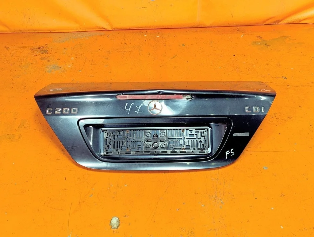 Крышка багажника Mercedes-Benz