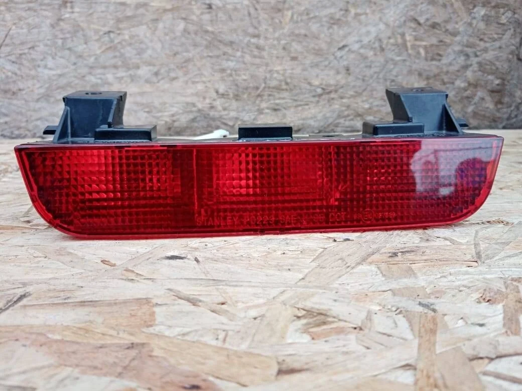 Стоп-сигнал Mitsubishi Pajero 4 задний