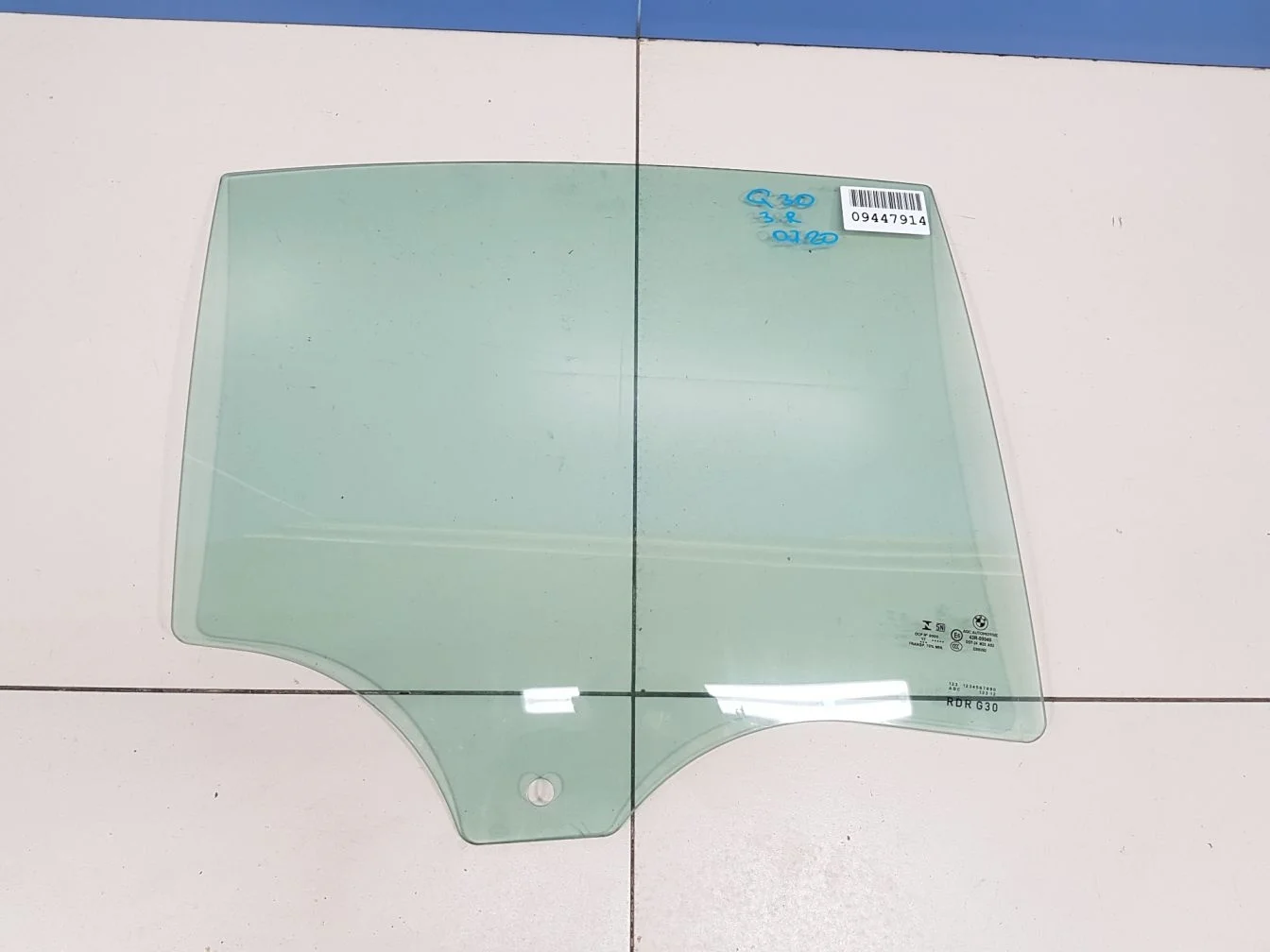 Стекло двери задней правой для BMW 5 G30 F90 2016-