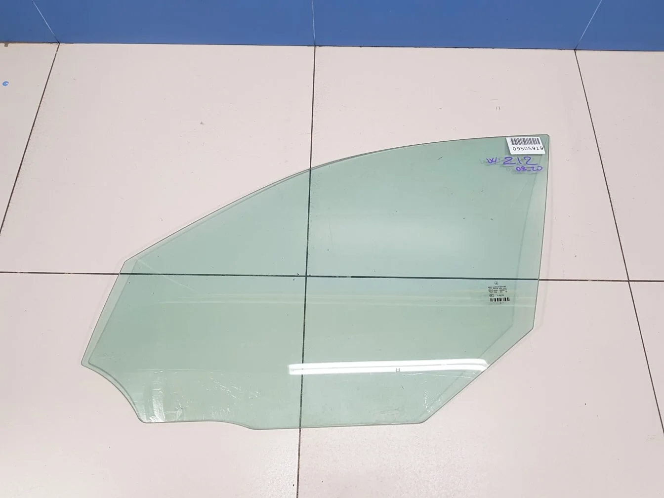 Стекло двери передней левой для Mercedes E-klasse W212 2009-2016