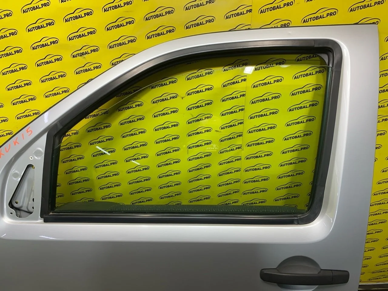 Стекло двери передней левой Nissan Navara (D40) 2004-2015 2011 80301EB300 ПИКАП 2.5 D YD25DDTI