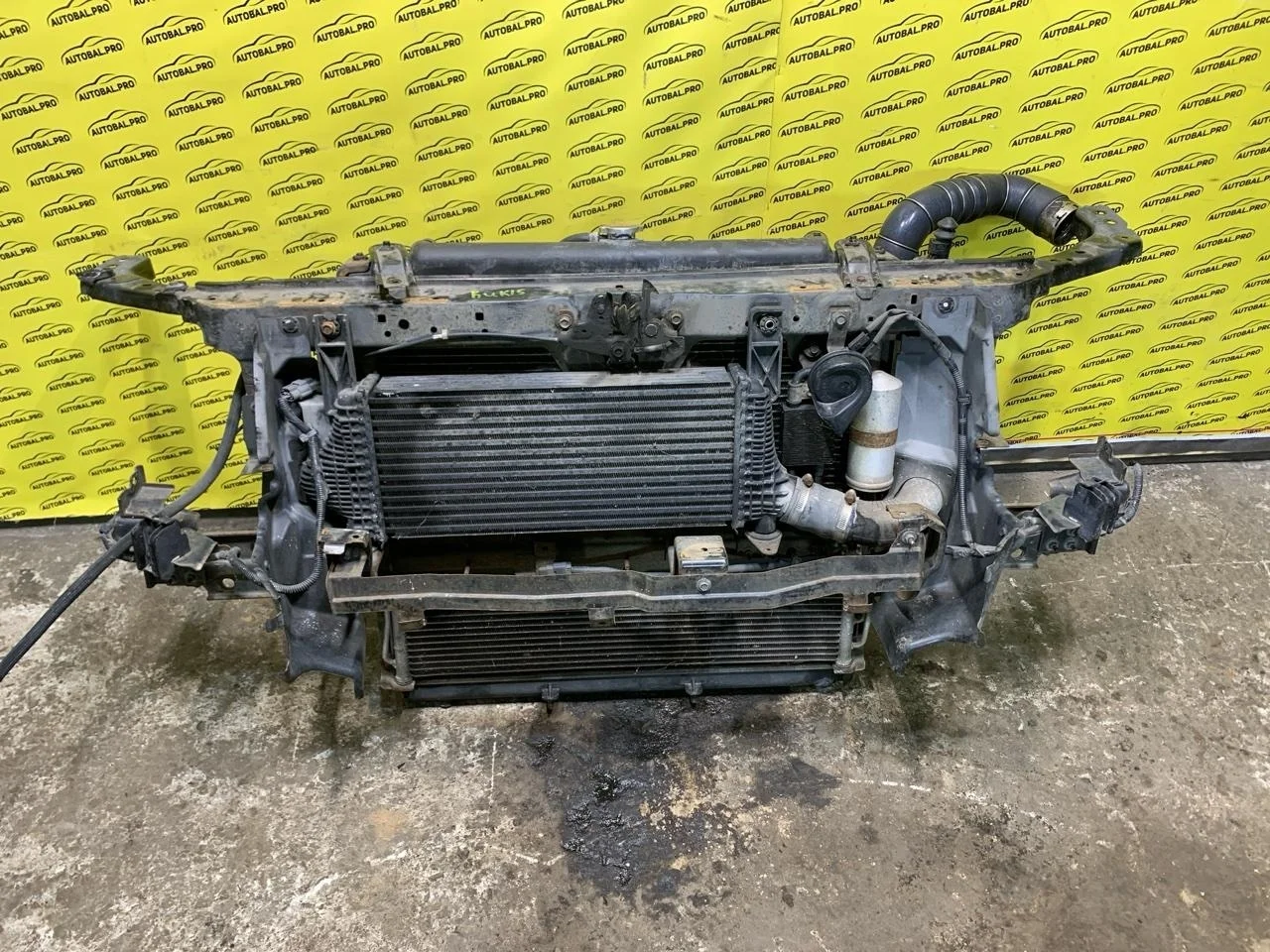 Передняя панель крепления облицовки (телевизор) Nissan Navara (D40) 2004-2015 2011 F25005X0MA ПИКАП 2.5 D YD25DDTI