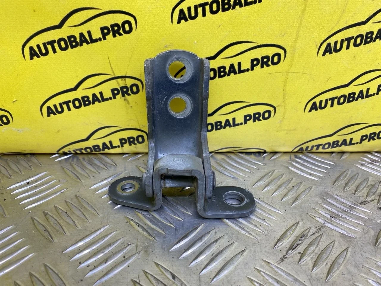 Петля двери передней правой Toyota Rav 4 (CA40) (2012-2019) 2013 6871012151 2.2 D 2ADFTV