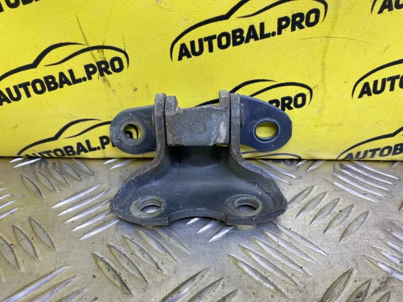 Петля двери передней правой Toyota Rav 4 (CA40) (2012-2019) 2013 6873012120 2.2 D 2ADFTV