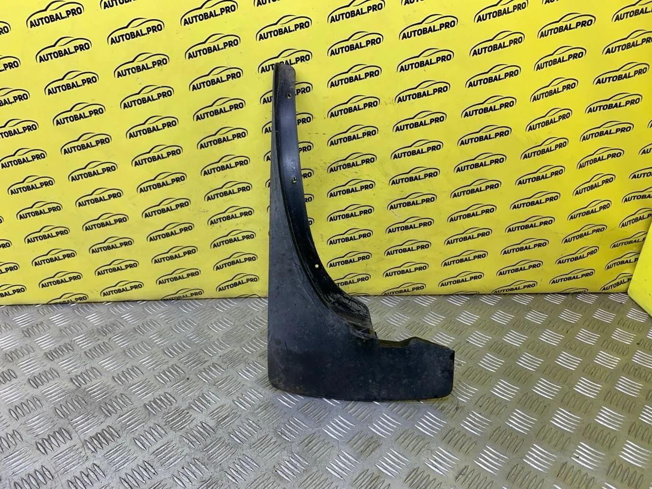 Брызговик передний левый Nissan Navara (D40) 2004-2015 2011 63851EB300 ПИКАП 2.5 D YD25DDTI