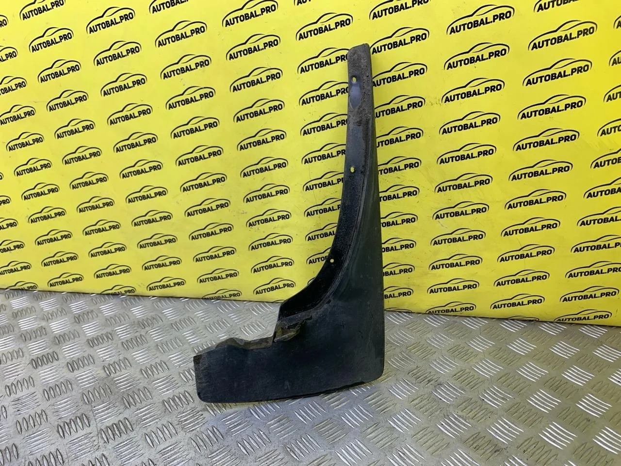 Брызговик передний правый Nissan Navara (D40) 2004-2015 2011 63850EB300 ПИКАП 2.5 D YD25DDTI