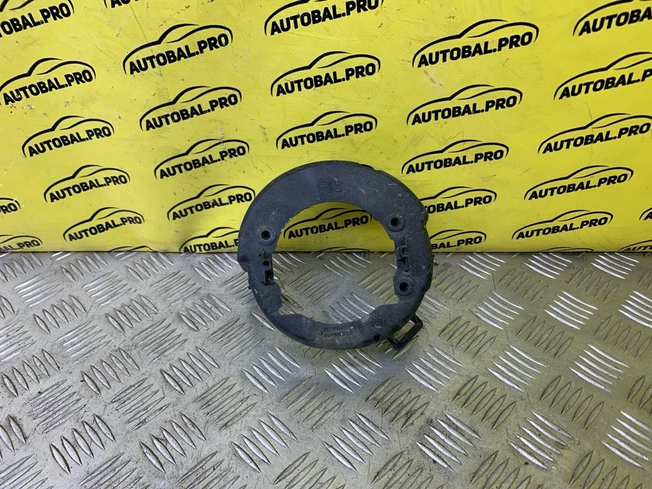 Кронштейн фары противотуманной правой Nissan Navara (D40) 2004-2015 2011 26150EA500 ПИКАП 2.5 D YD25DDTI