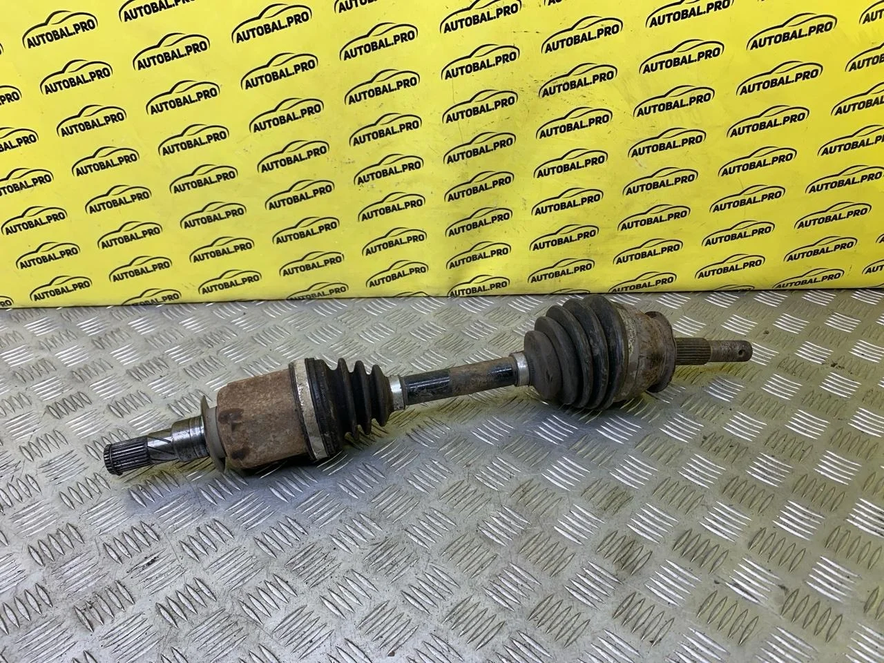 Полуось передняя правая (приводной вал, ШРУС) Nissan Navara (D40) 2004-2015 2011 39100EB300 ПИКАП 2.5 D YD25DDTI