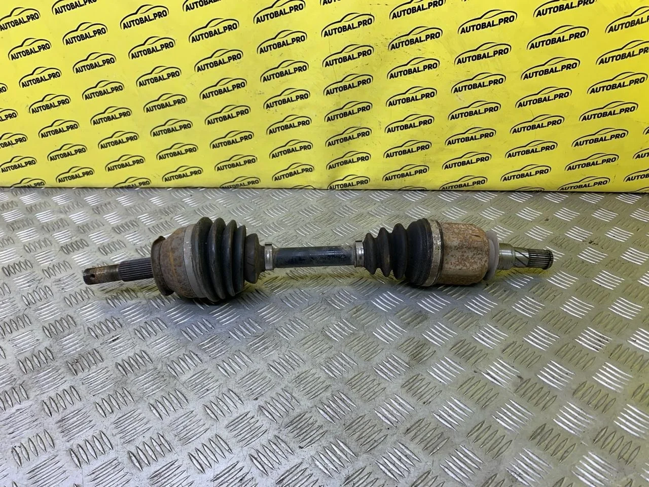 Полуось передняя левая (приводной вал, ШРУС) Nissan Navara (D40) 2004-2015 2011 39100EB300 ПИКАП 2.5 D YD25DDTI