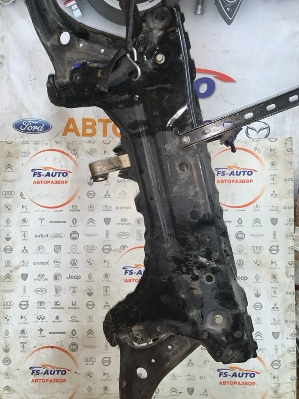 Подрамник Ford Fiesta 1758710 MK6, передний