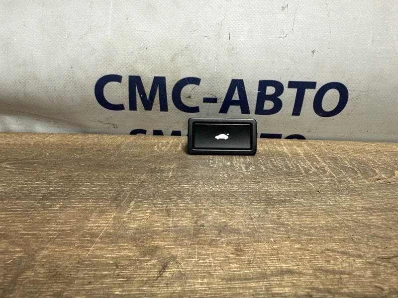 Кнопка багажника Audi A8 3D0959831C D3 4.2 BVJ