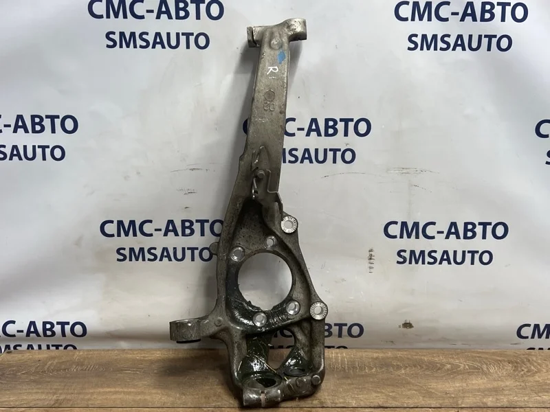 Кулак поворотный Audi A8 4H0407254G D4 4.2 CDRA, передний правый