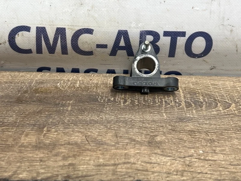 Кронштейн датчика коленвала Volvo XC90 30637803 XC90 2.5 B5254T2