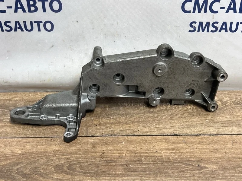 Кронштейн генератора Volvo XC90 9497106 XC90 2.5 B5254T2
