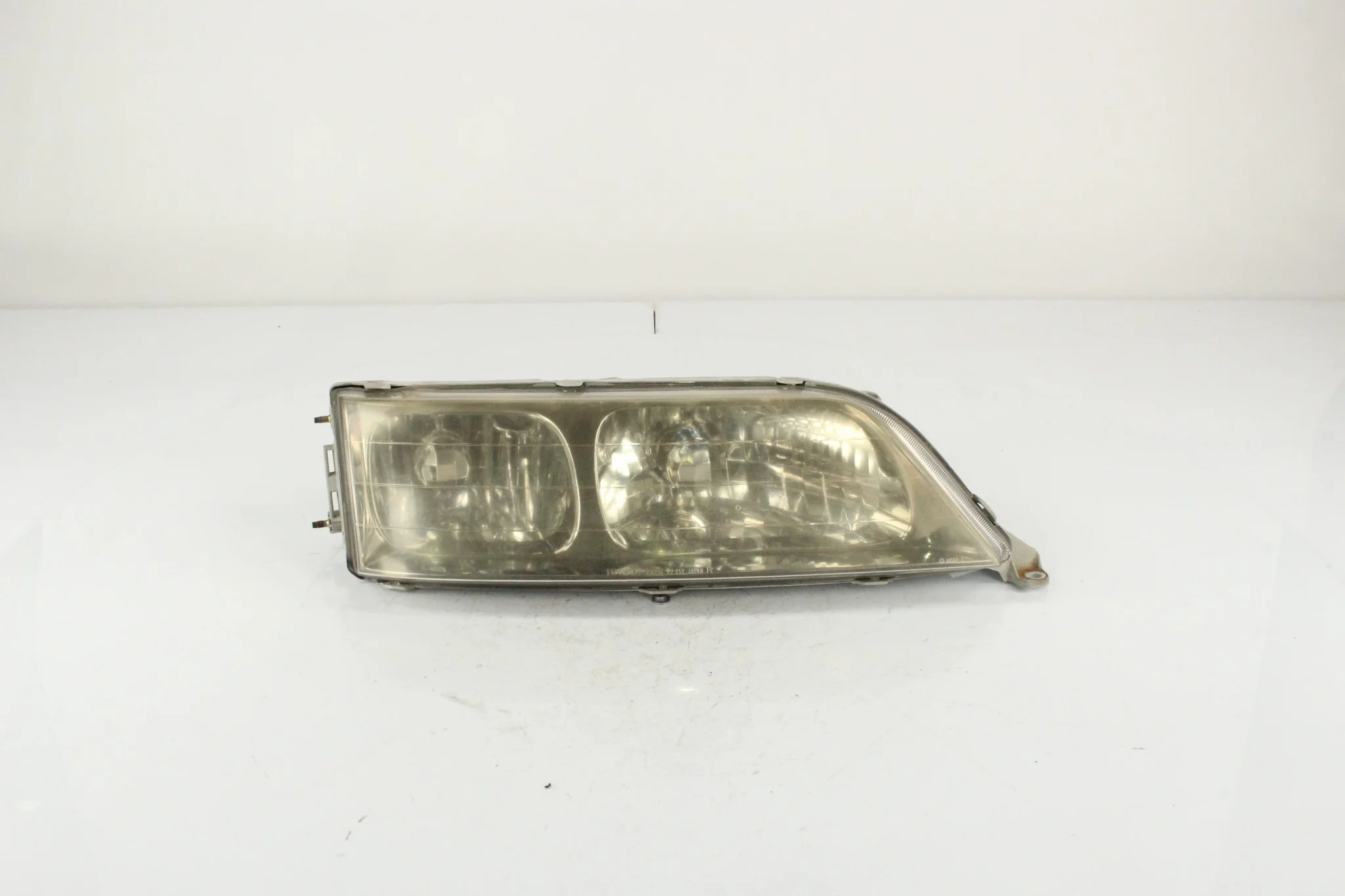 ФАРА TOYOTA ПРАВАЯ 8111022760  QA4093