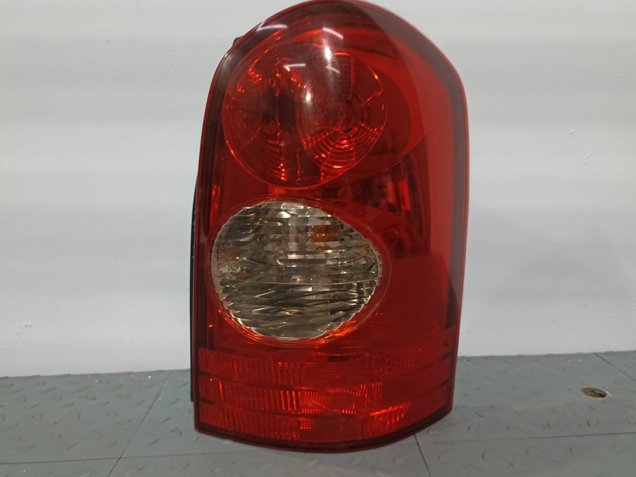 ФОНАРЬ MAZDA ПРАВЫЙ L12051150B  S4021