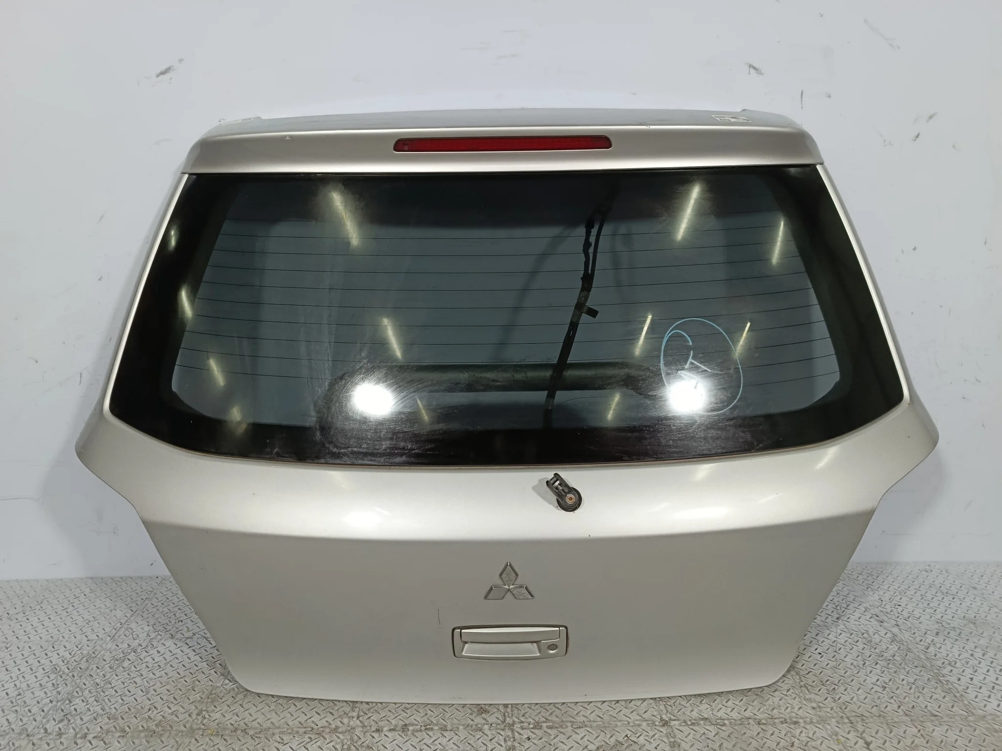 ДВЕРЬ ЗАДНЯЯ MITSUBISHI AIRTREK OUTLANDER MR954463  серебро, A69 XE367