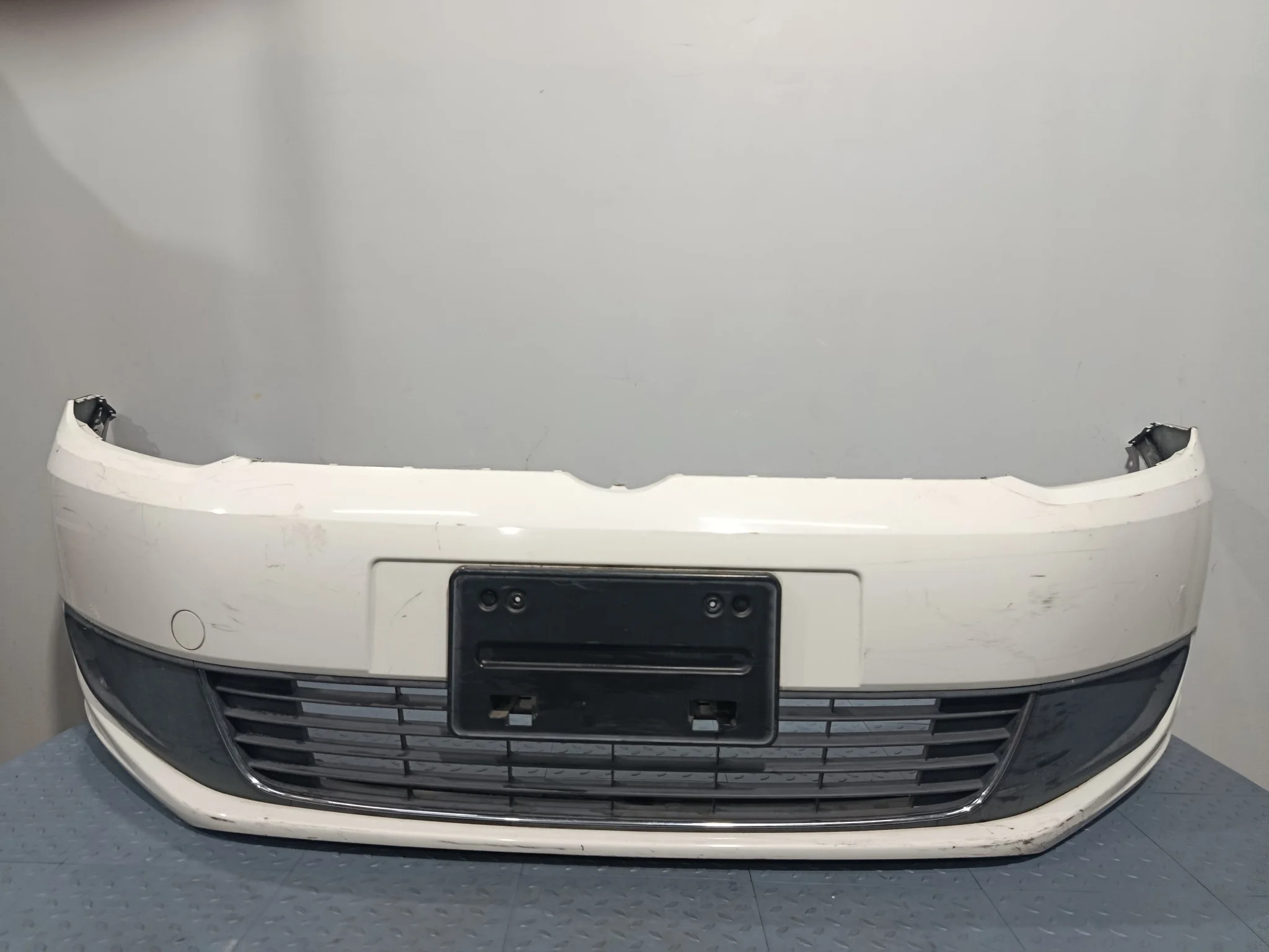 БАМПЕР VOLKSWAGEN TOURAN 1T0807221M ПЕРЕДНИЙ  белый, LB9 KB847