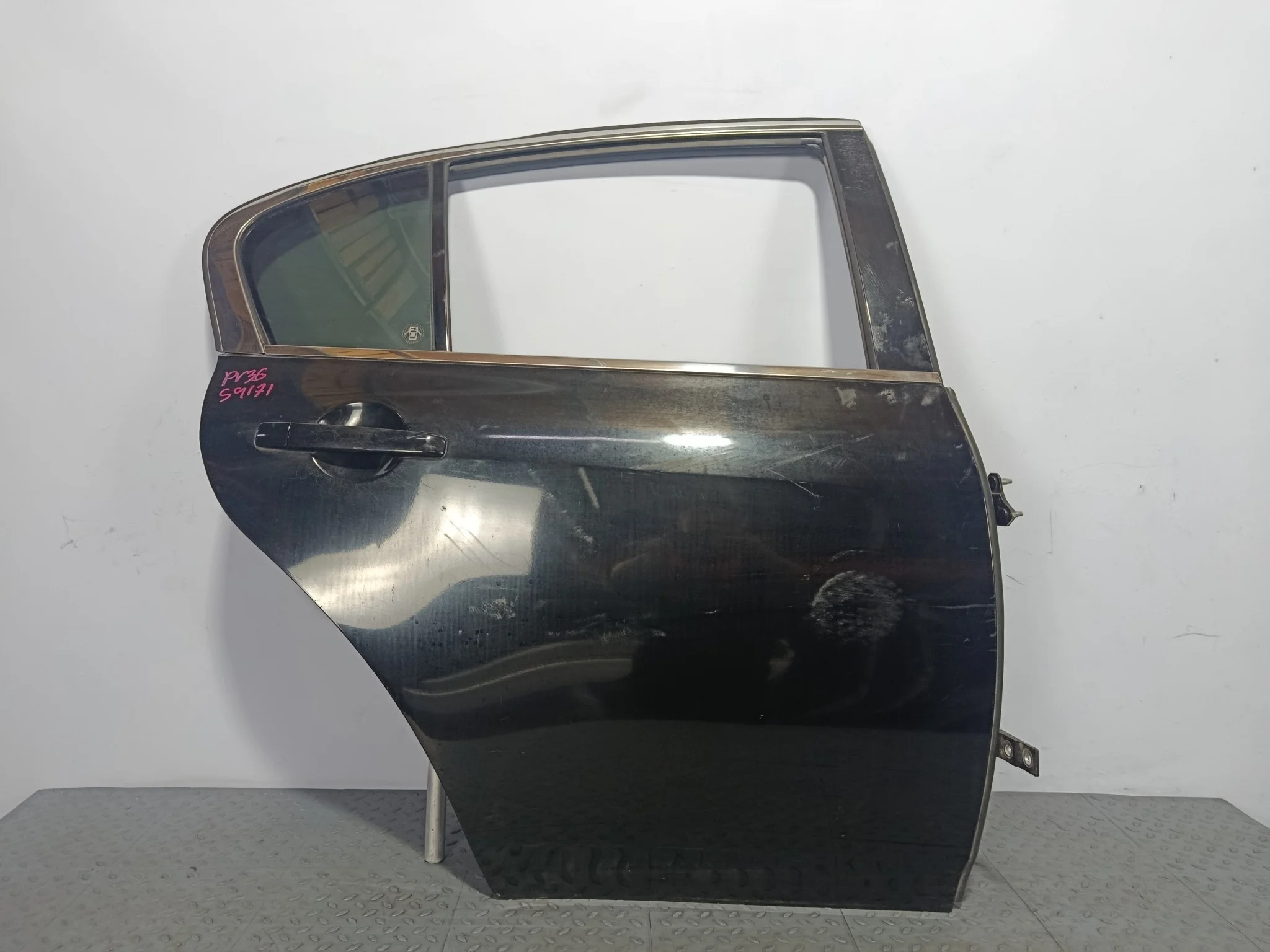 ДВЕРЬ NISSAN INFINITI G25 G35 G37 SKYLINE H2100JK0MM ЗАДНЯЯ ПРАВАЯ  черный, KH3 S4171