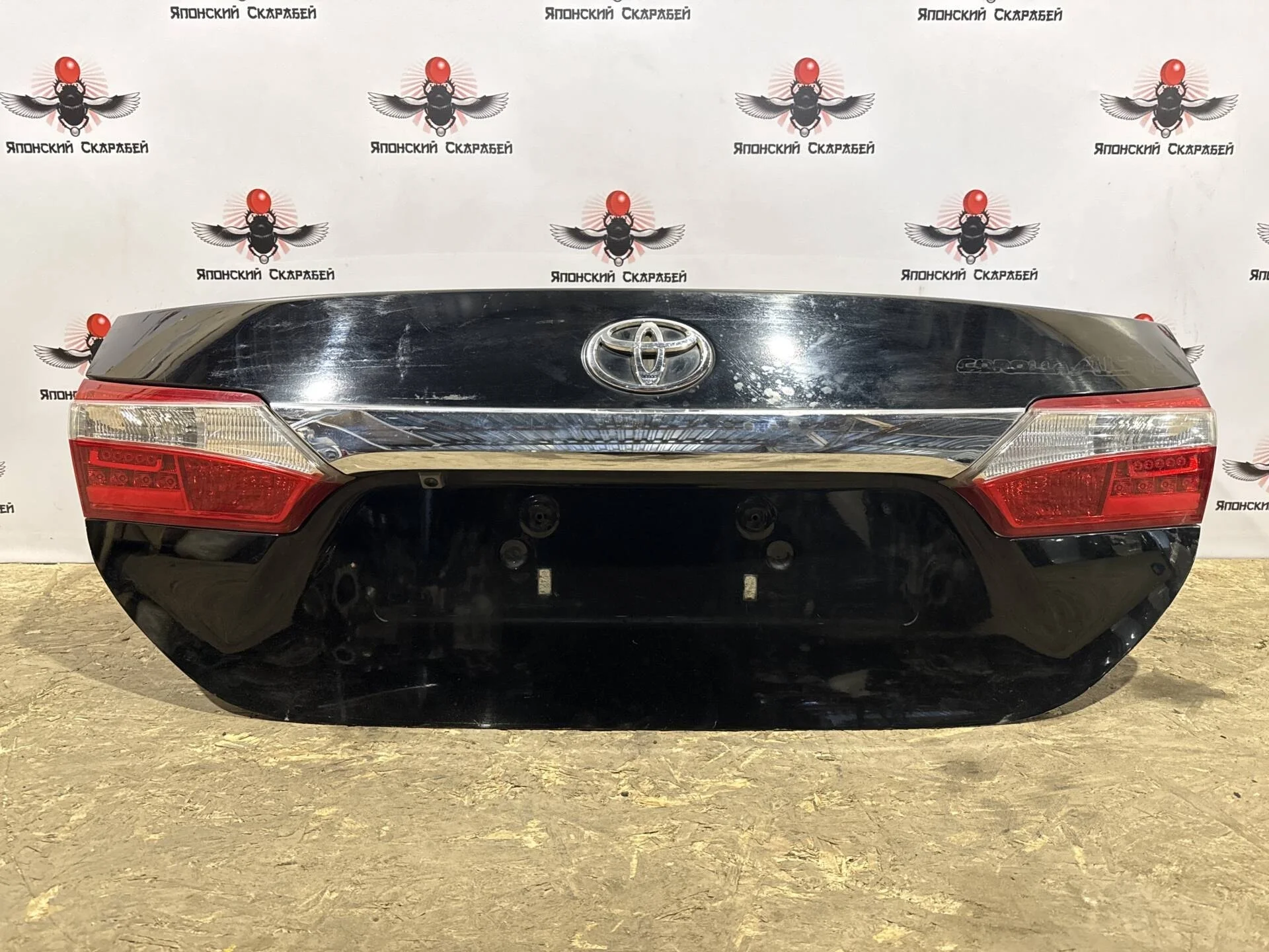 Крышка багажника Toyota Corolla E180
