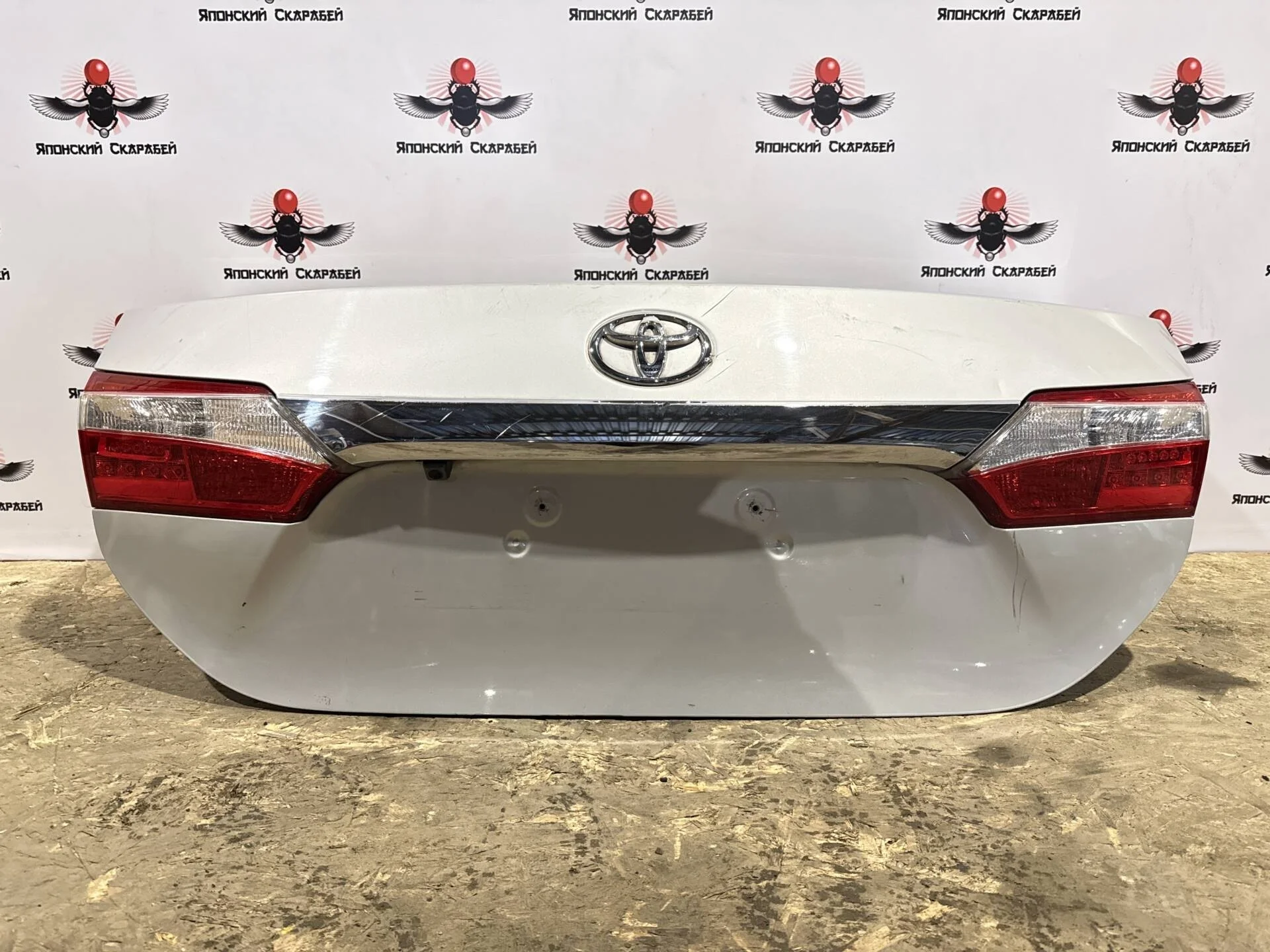 Крышка багажника Toyota Corolla E180
