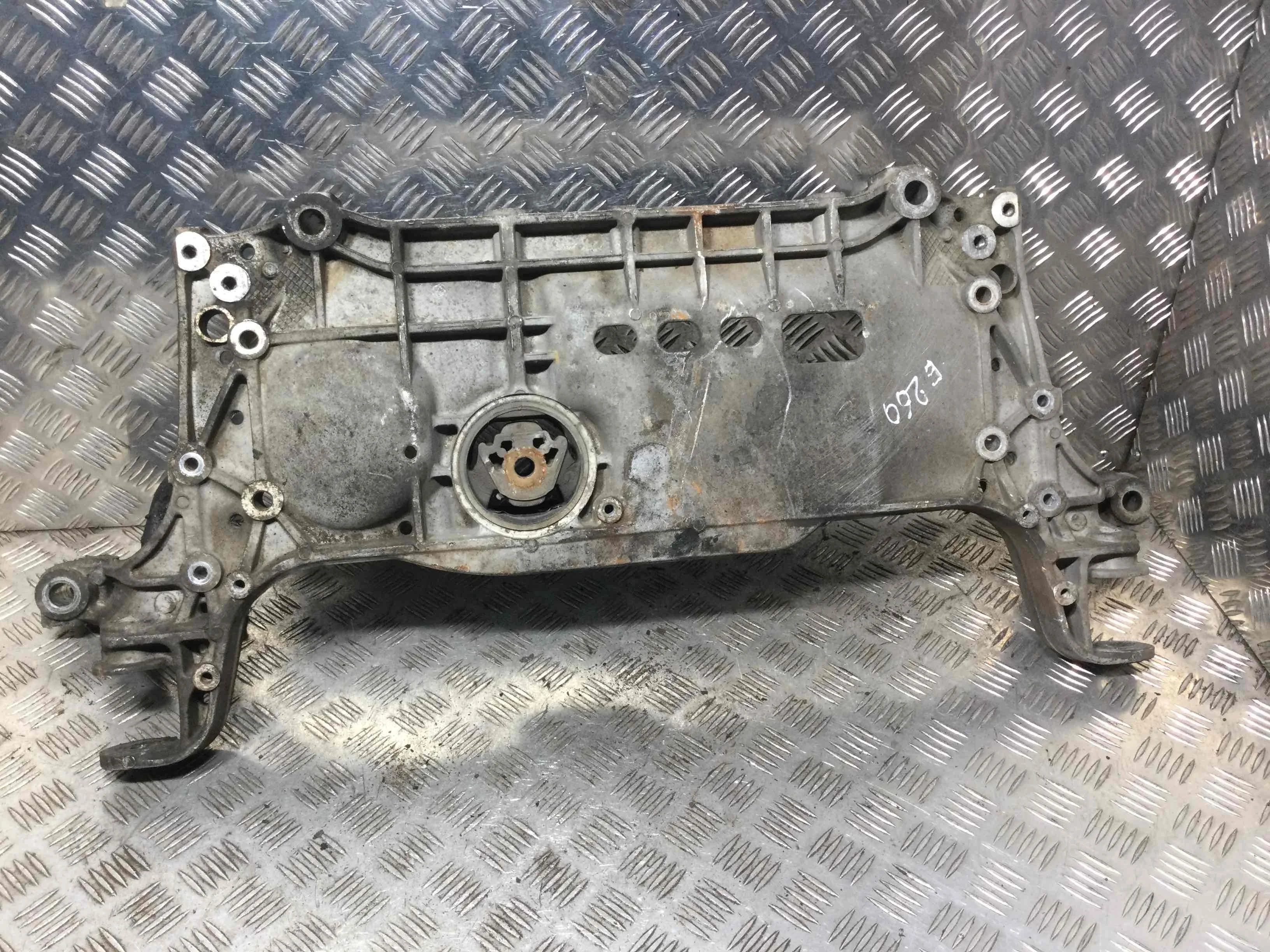 Балка подвески передняя (подрамник) Volkswagen Passat CC 1 поколение (2008-2012) дизель 2.0 TDI Механика Седан