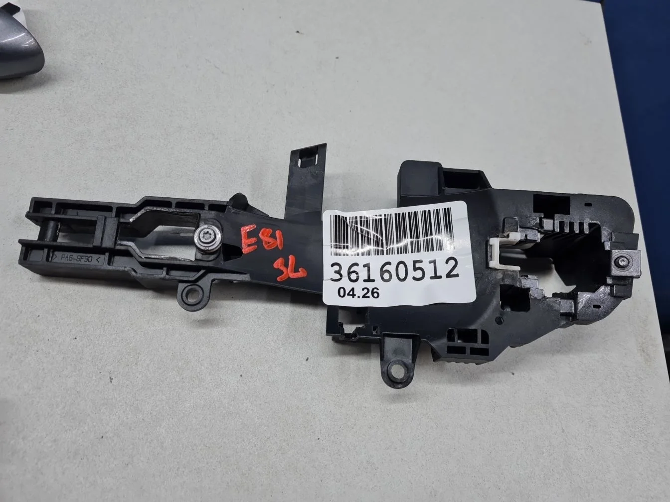 Кронштейн ручки двери задней левый для BMW 1 E81 E87 2004-2014