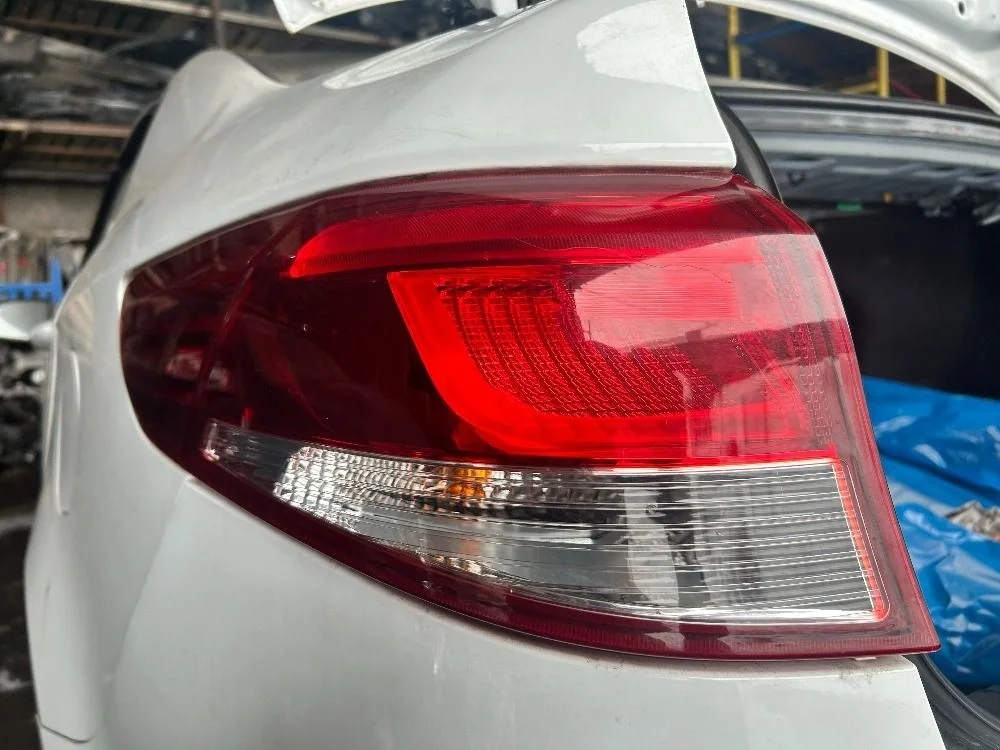 Фонарь задний наружный левый Kia Rio 3 Седан
