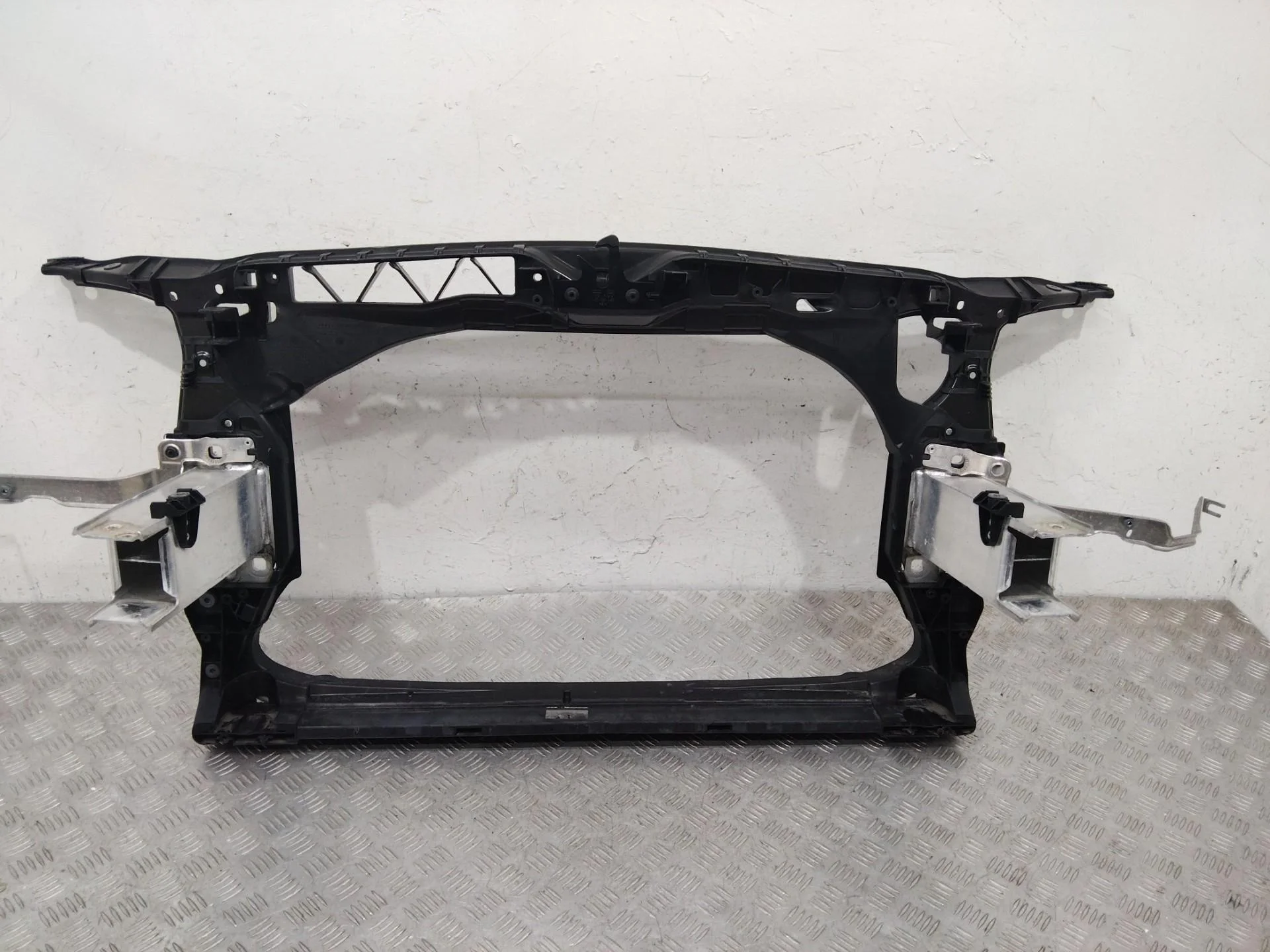 передняя панель (телевизор) Audi A6 4G/C7  2012