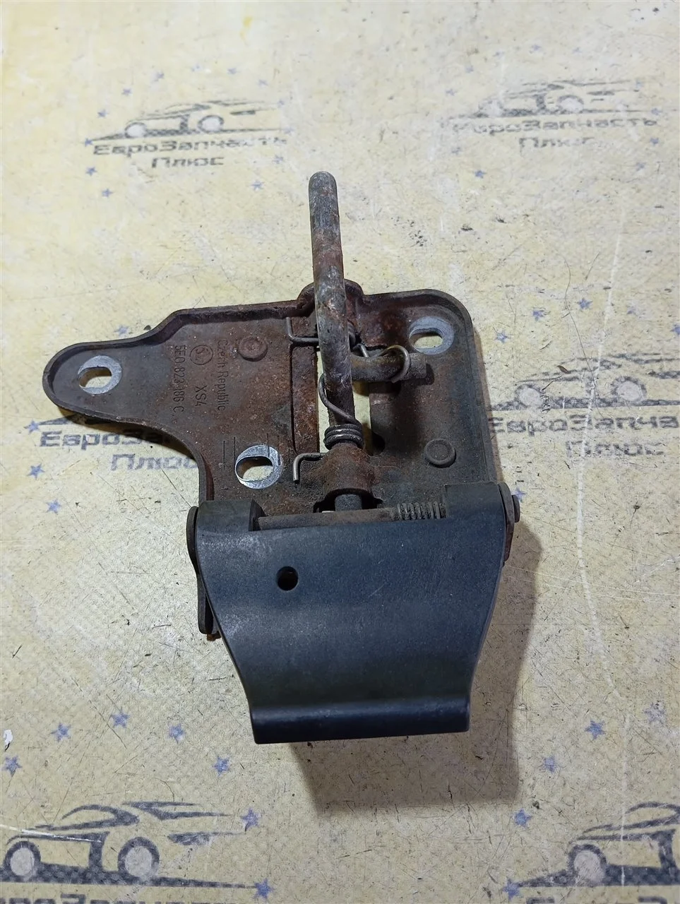 Крюк замка капота Skoda Octavia 5E0823186C A7