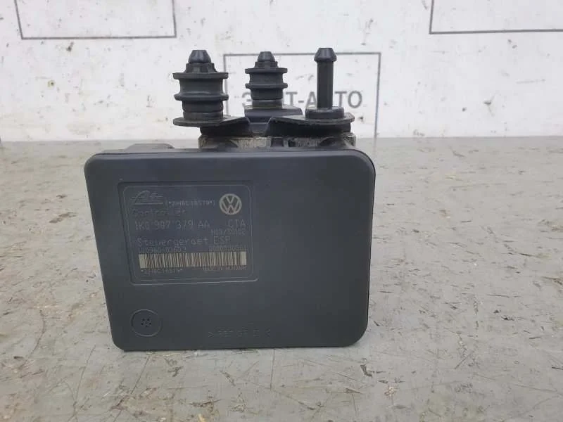 Блок ABS VW Touran 2005 1K0907379AA 1 2.0TDI