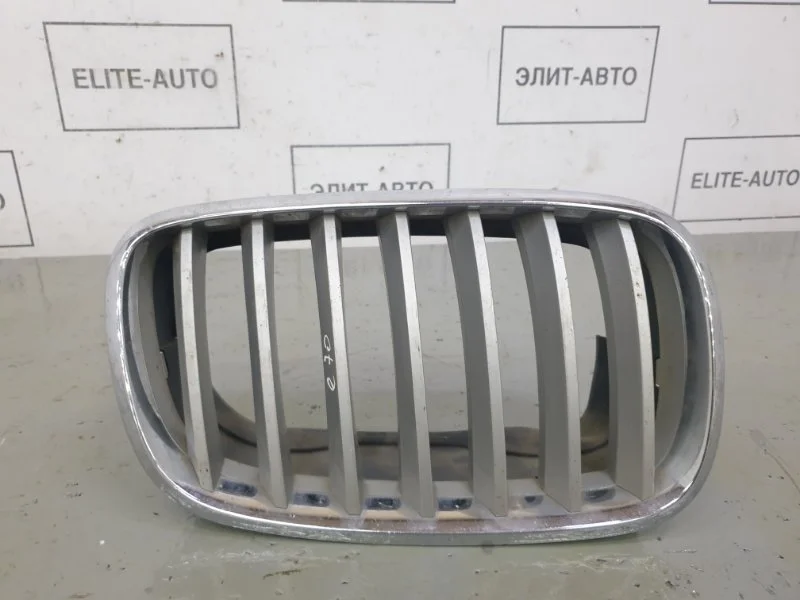 Решетка радиатора BMW X5 2008 51137171396 E70 3.0, правая