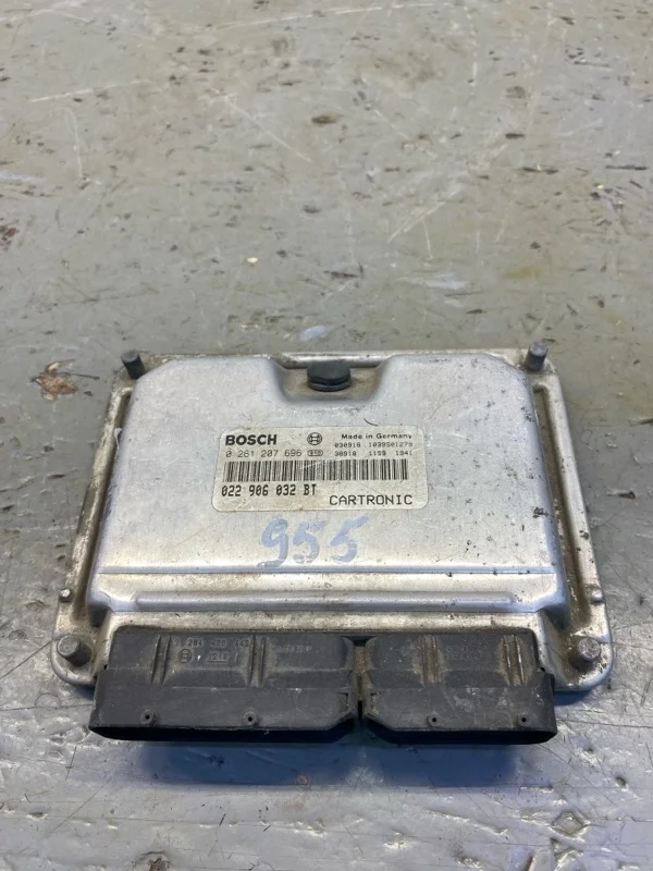Блок управления двигателем Porsche Cayenne 1 2004 022906032BT 955 4.5