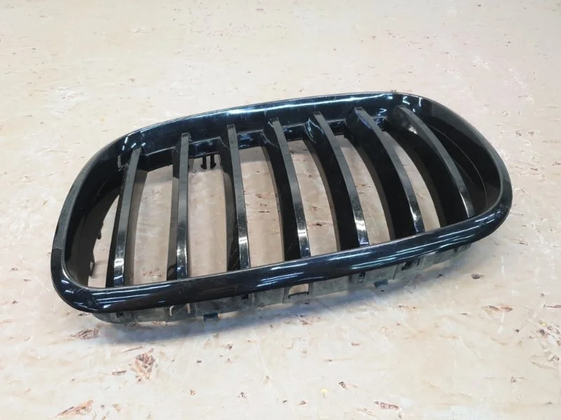 Ноздри решетка радиатора BMW X5 2008 51137185223 E70 4.8, левые