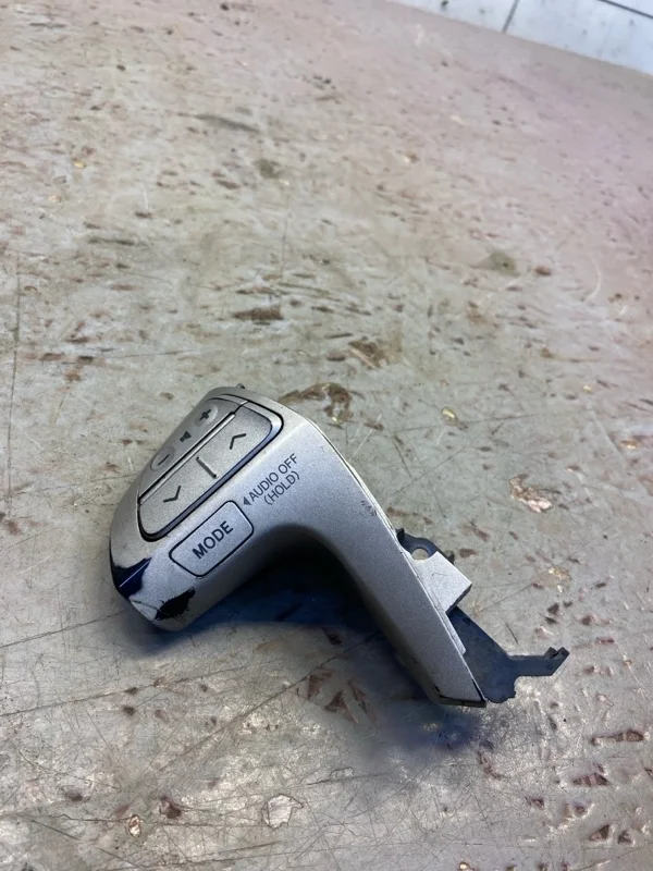 Кнопки на руль Toyota Camry 2007 8425033010 V40 3.5