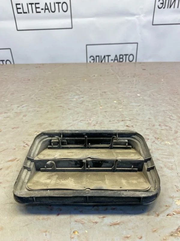 Воздухоотвод багажника Renault Latitude 2010 7700838358 2.0, правый