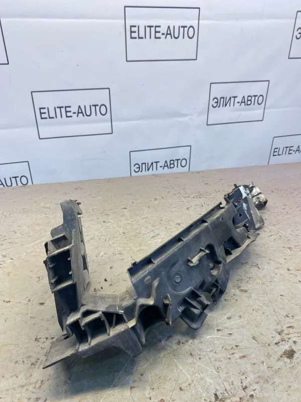 Кронштейн фары Audi Q5 2010 8R0805607 8R 2.0