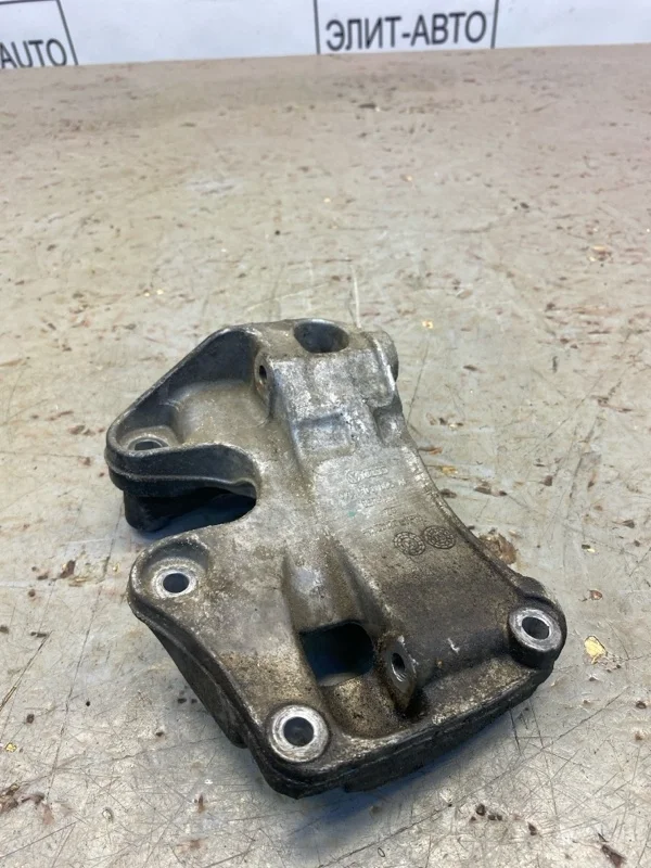 Кронштейн генератора Audi A8 2012 079903805AF D4 4.2 CDR
