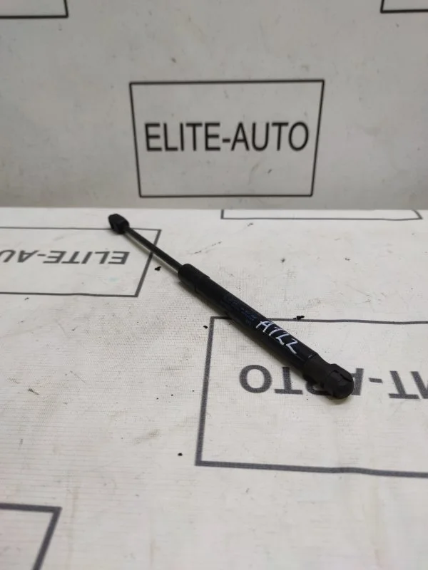 Амортизатор капота Audi A6 2012 4G8823359A C7