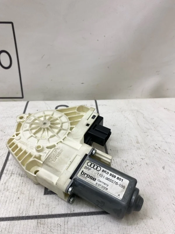 Моторчик стеклоподъемника Audi A4 2010 8K0959801 B8, передний левый