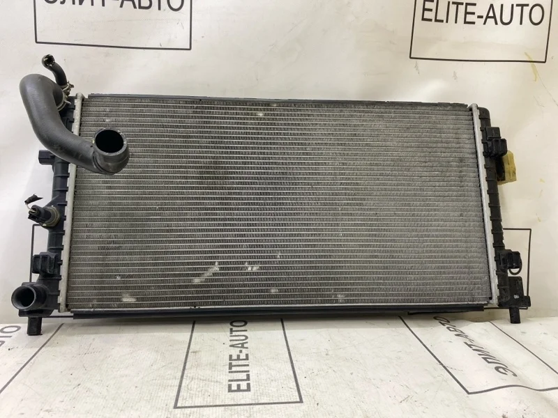 Радиатор охлаждения Audi A1 2012 6R0121253A 8X