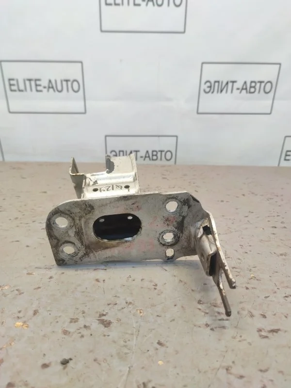 Кронштейн усилителя бампера Audi Q7 2008 4L0807133A 4LB 4.2, передний левый