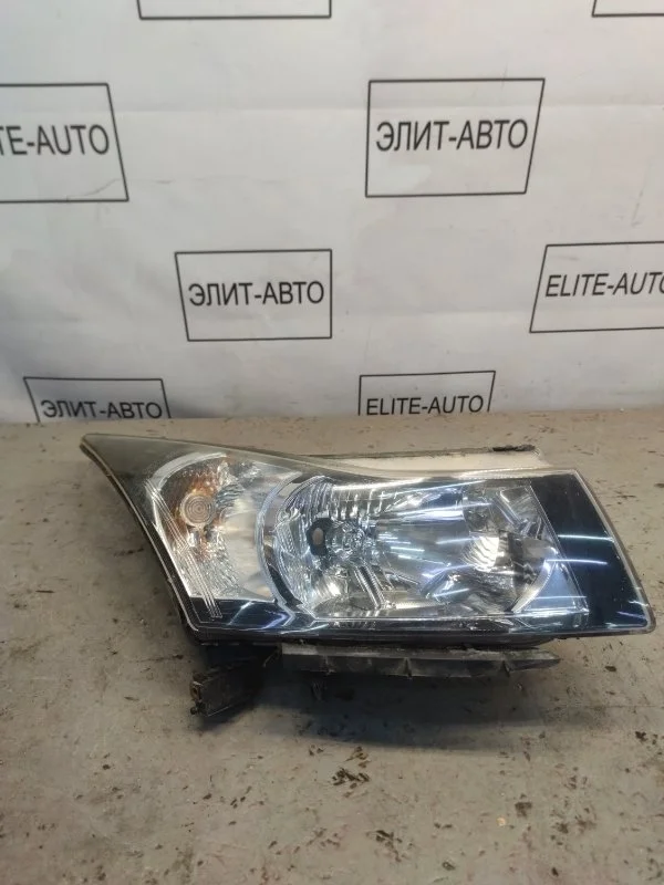 Фара Chevrolet Cruze 2011 96828235 1.6, правая